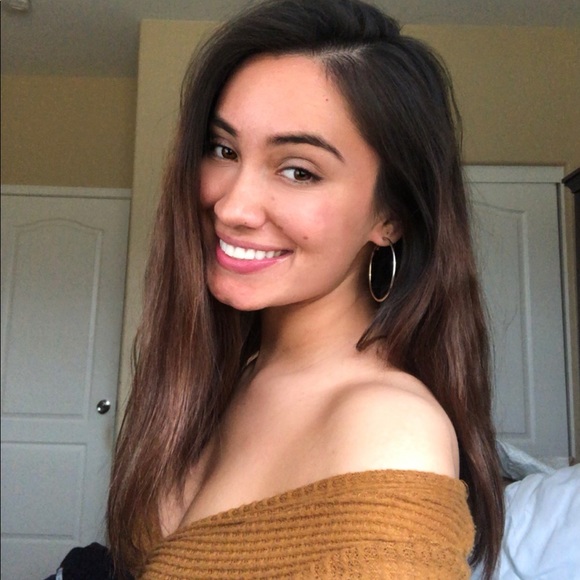 Meet your Posher, Alexis - Picture 1 of 1